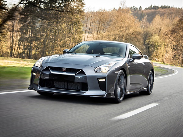 Nissan GT-R (1) Lease