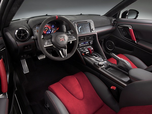 Nissan GT-R Nismo (4) Lease