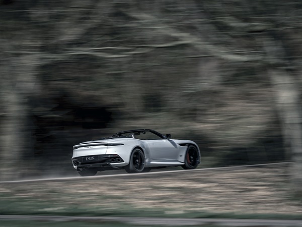 Aston Martin DBS Superleggera volante(13) Lease
