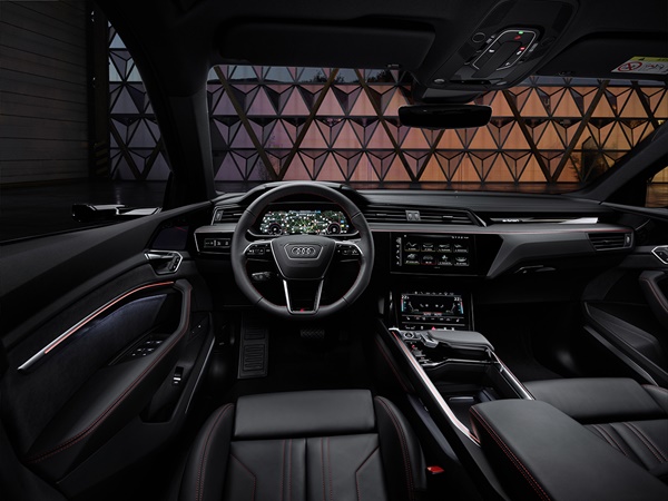 Audi Q8 e-tron (4) Lease