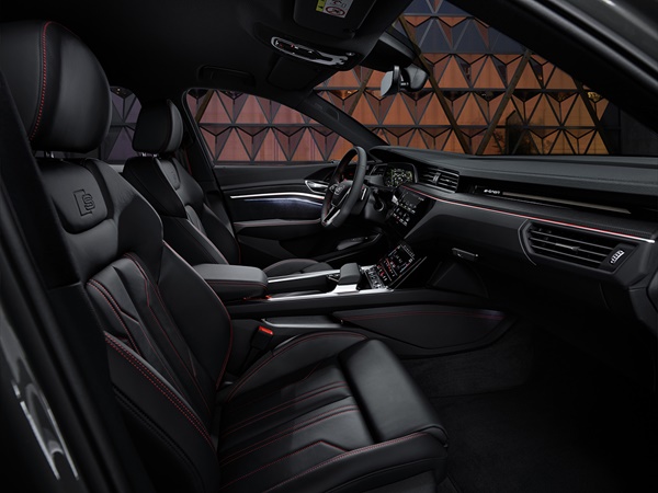 Audi Q8 e-tron (5) Lease