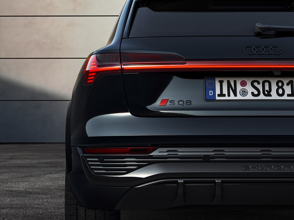 Audi Q8 e-tron(12) Lease