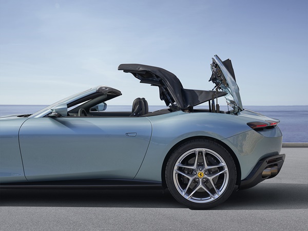 Ferrari Roma Spider(8) Lease