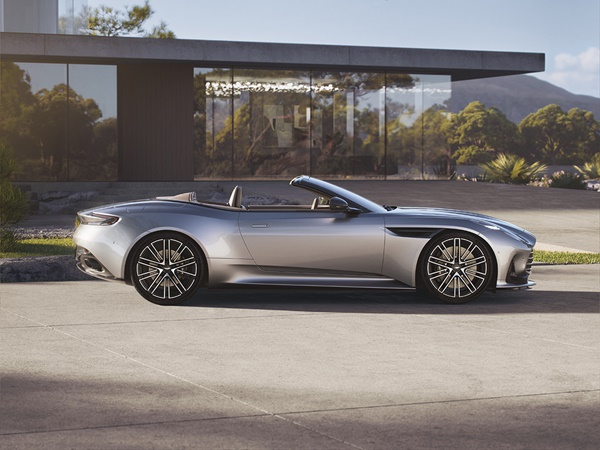 Aston Martin DB12 Volante(6) Lease