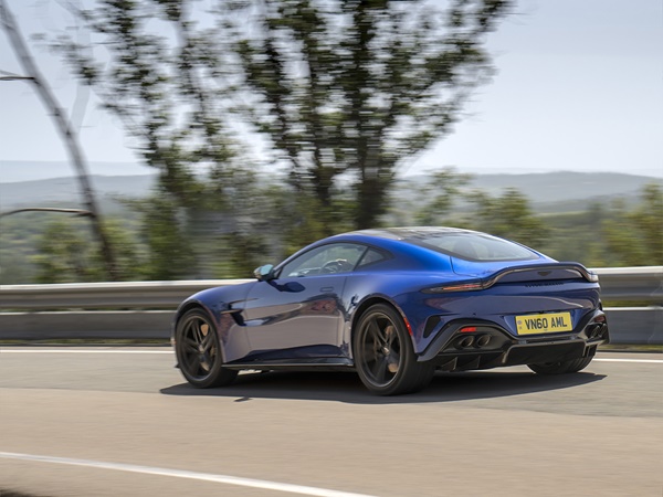 Aston Martin Vantage(16) Lease