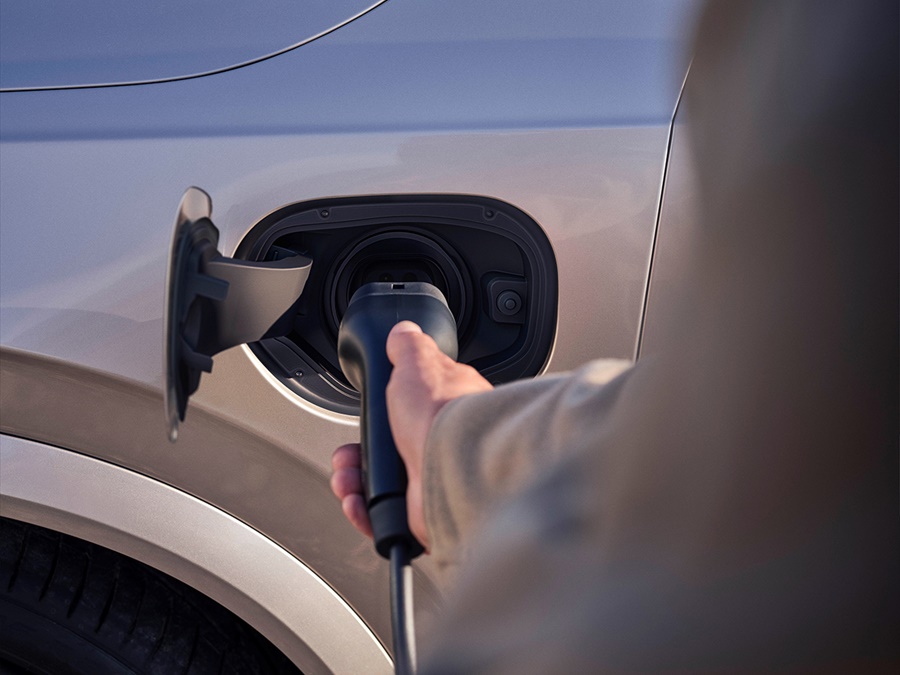 Volvo XC90 2.0t8 Plug-in Hybrid Plus AWD - TOT 70 KM ELEKTRISCHE ACTIERADIUS!