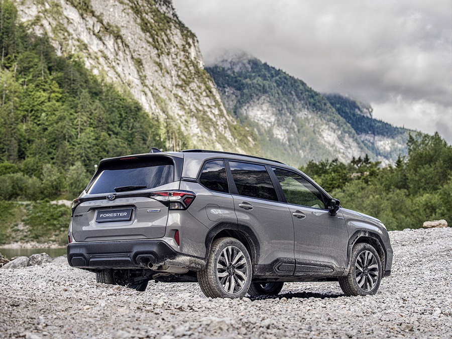 Subaru Forester 2.0i mhev luxury awd 100kW aut