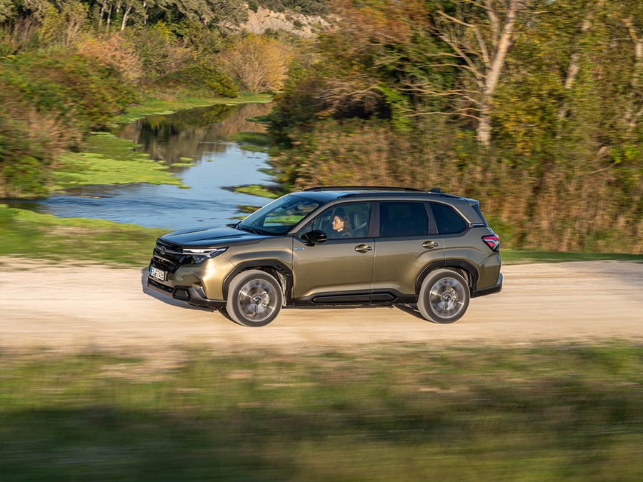 Subaru Forester 2.0i mhev luxury awd 100kW aut