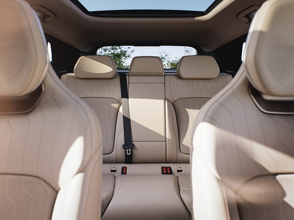 Lynk & Co 08(12) Lease