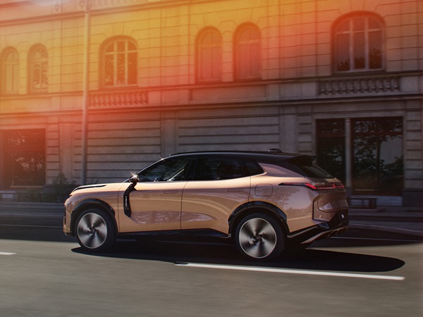 Lynk & Co 08(17) Lease