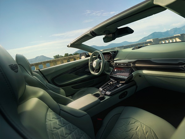 Aston Martin Vanquish Volante(3) Lease