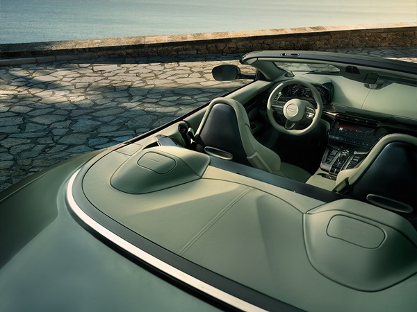 Aston Martin Vanquish Volante(4) Lease