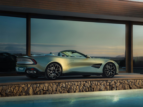 Aston Martin Vanquish Volante(5) Lease