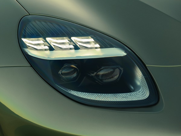 Aston Martin Vanquish Volante(13) Lease