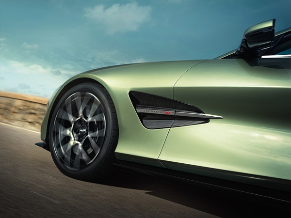Aston Martin Vanquish Volante(17) Lease