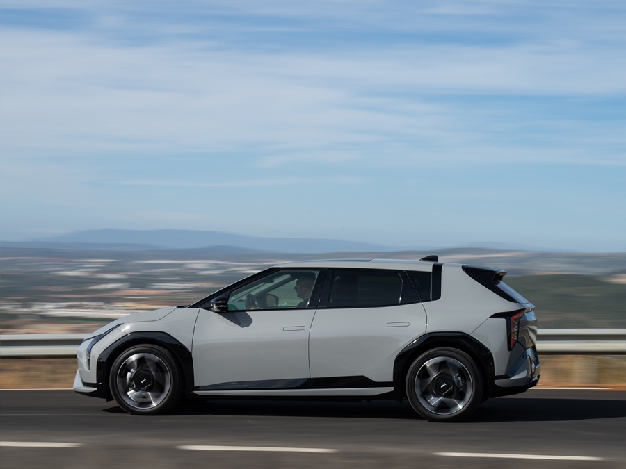 Kia EV4 81.4kWh GT-Line Business Edition, Deluxe White