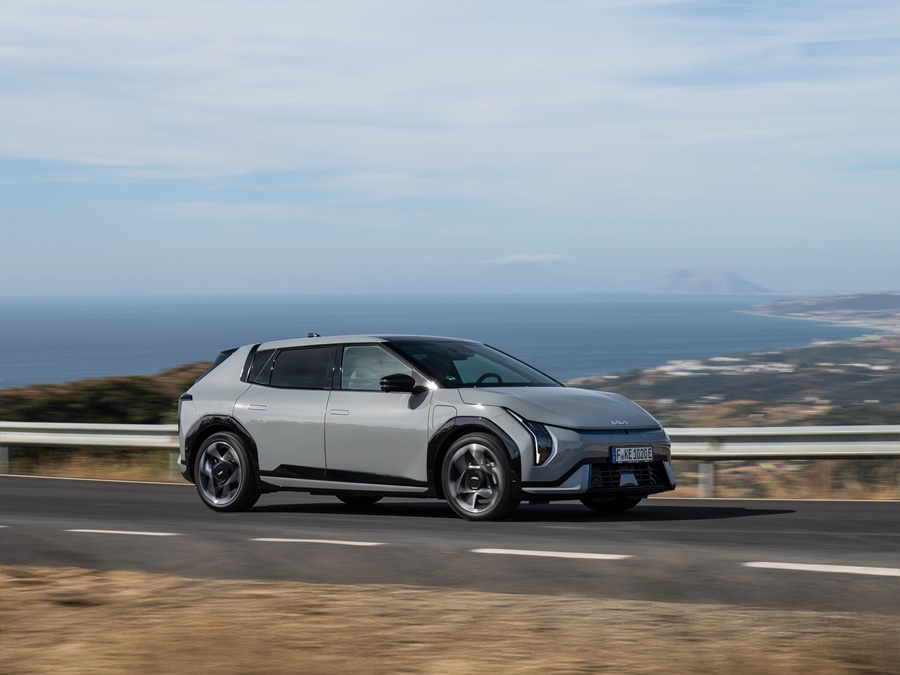 Kia EV4 81.4kWh GT-Line Business Edition, Deluxe White