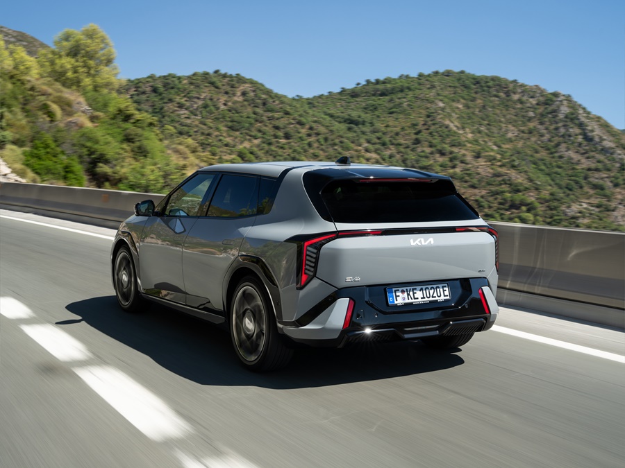 Kia EV4 81.4kWh GT-Line Business Edition, Deluxe White